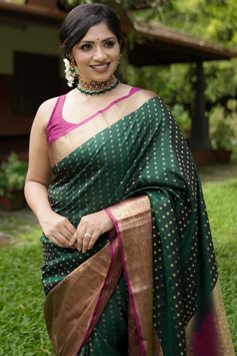 Snappy Dark Green Soft Silk Saree With Enchanting Blouse Piece