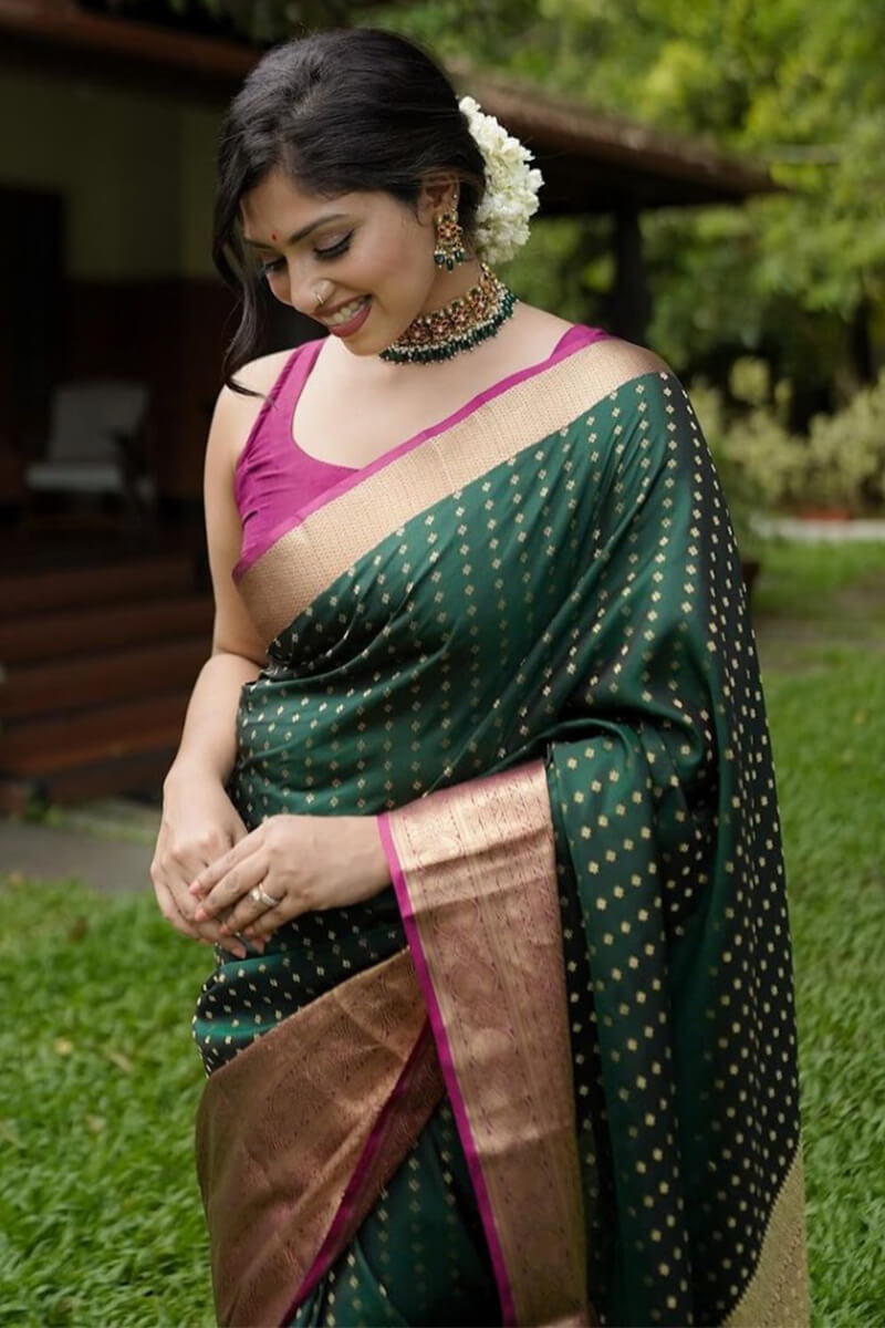 Snappy Dark Green Soft Silk Saree With Enchanting Blouse Piece