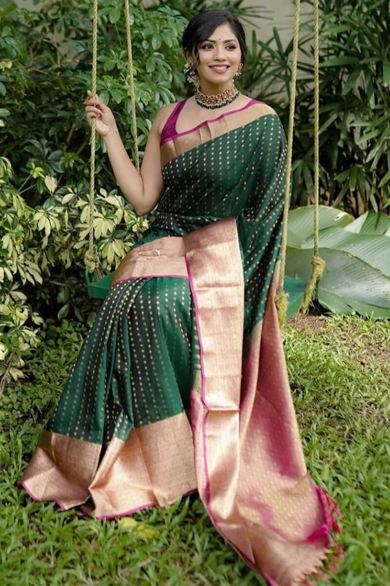 Snappy Dark Green Soft Silk Saree With Enchanting Blouse Piece