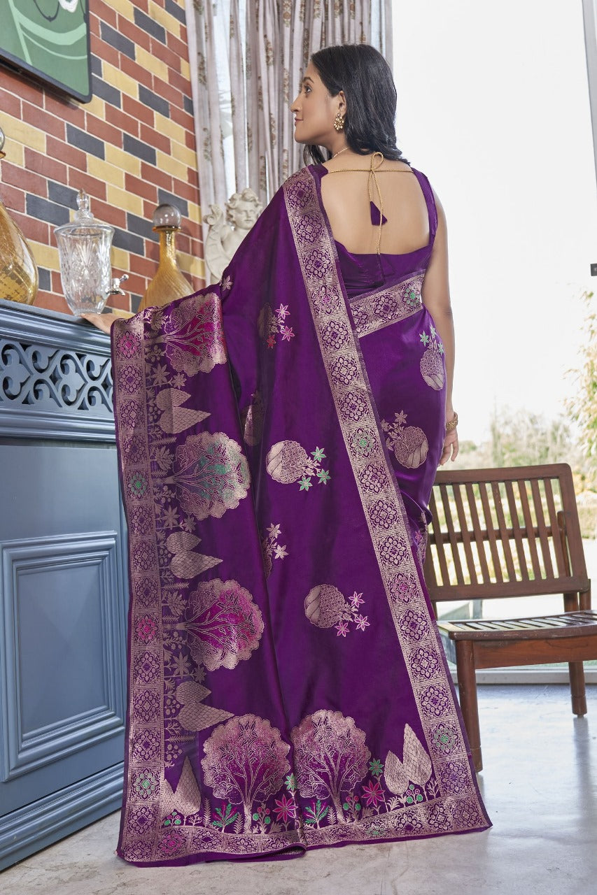 Surreptitious Purple Soft Silk Saree With Staggering Blouse Piece