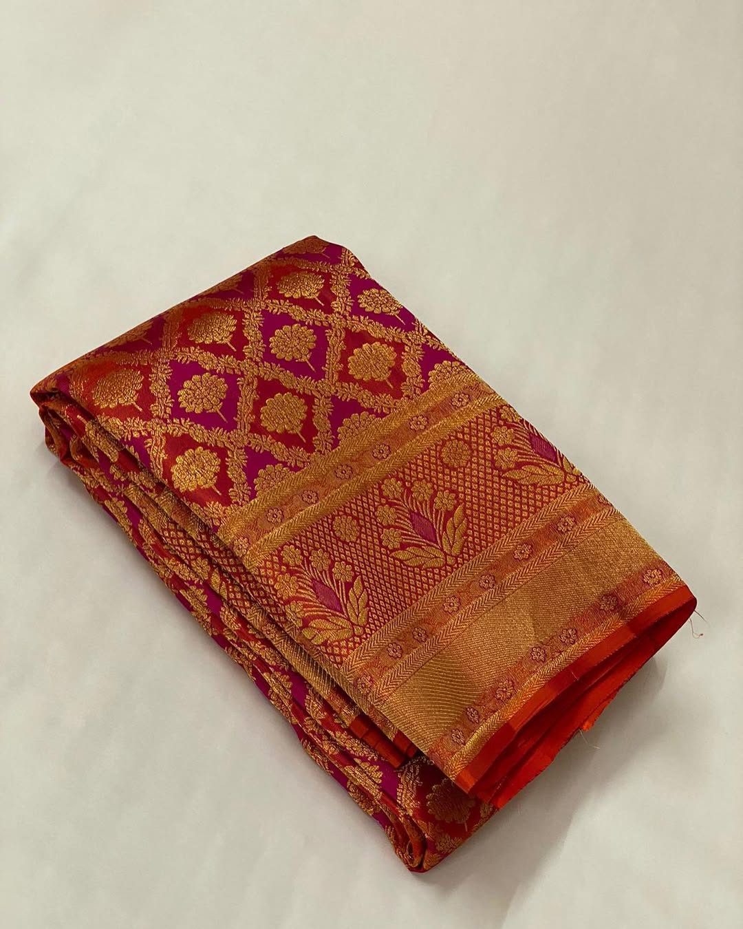 Incredible Red Soft Silk Saree With Confounding Blouse Piece