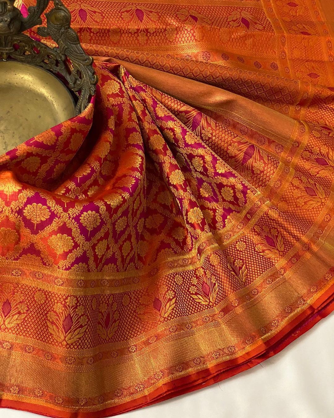 Incredible Red Soft Silk Saree With Confounding Blouse Piece