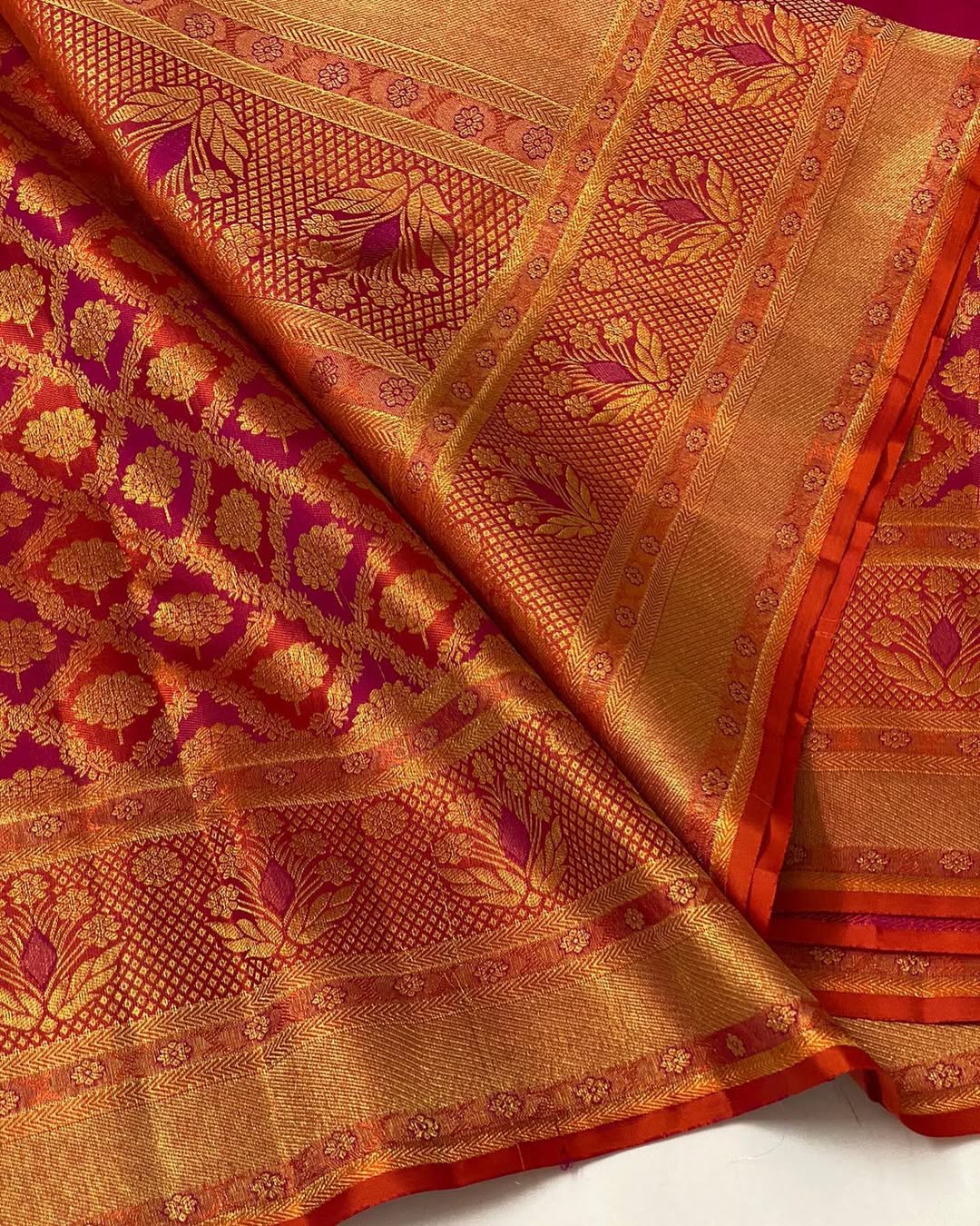 Incredible Red Soft Silk Saree With Confounding Blouse Piece