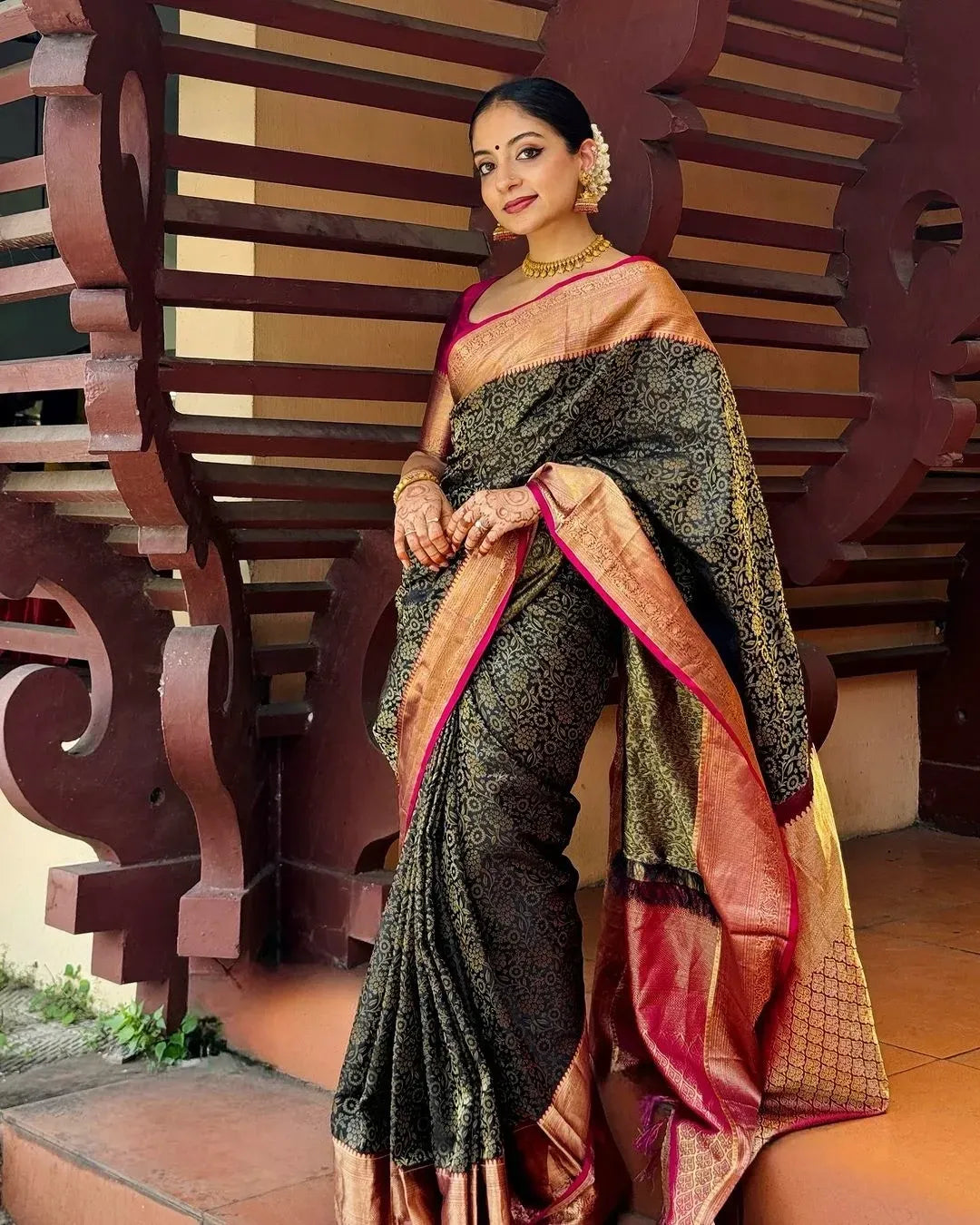 Zephyr Black Soft Silk Saree With Opulent Blouse Piece