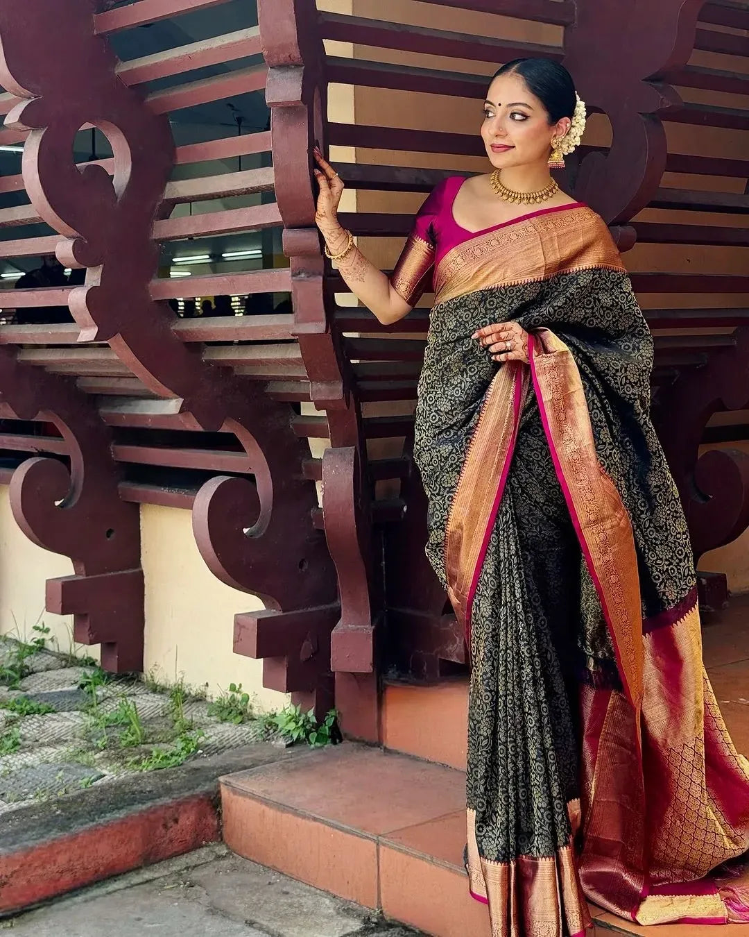 Zephyr Black Soft Silk Saree With Opulent Blouse Piece