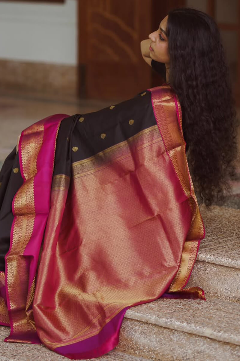 Enchanting Black Soft Silk Saree With Snazzy Blouse Piece