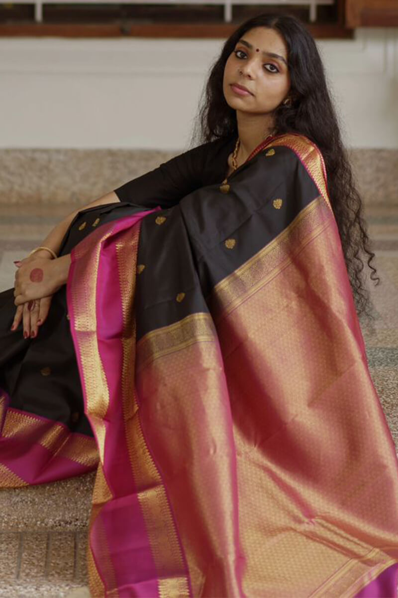 Enchanting Black Soft Silk Saree With Snazzy Blouse Piece