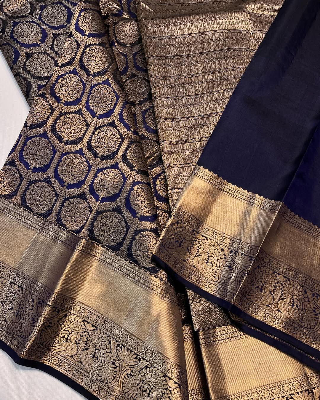 Sonorous Navy Blue Soft Banarasi Silk Saree With Cynosure Blouse Piece