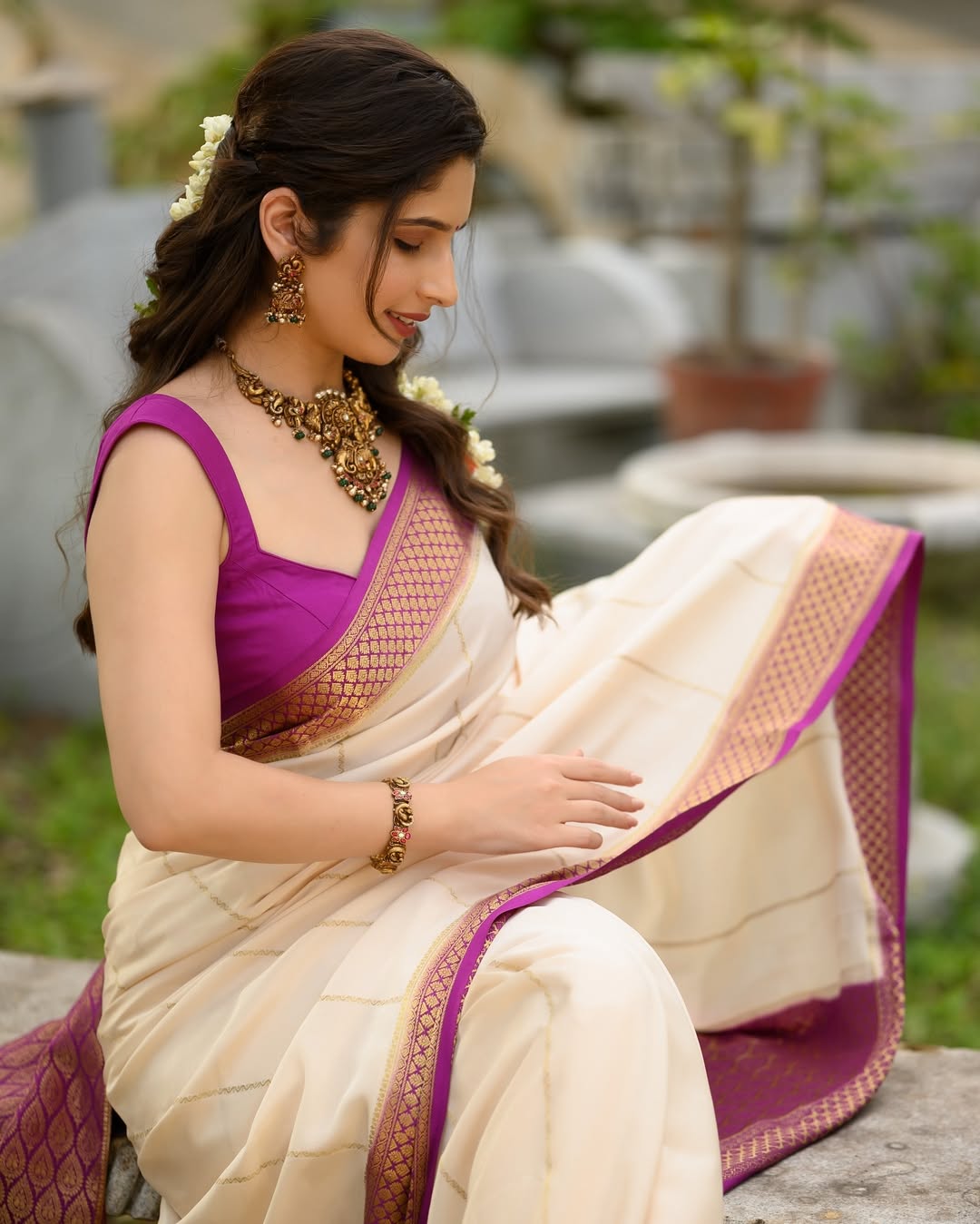 Redolent Beige Soft Silk Saree With Devastating Blouse Piece