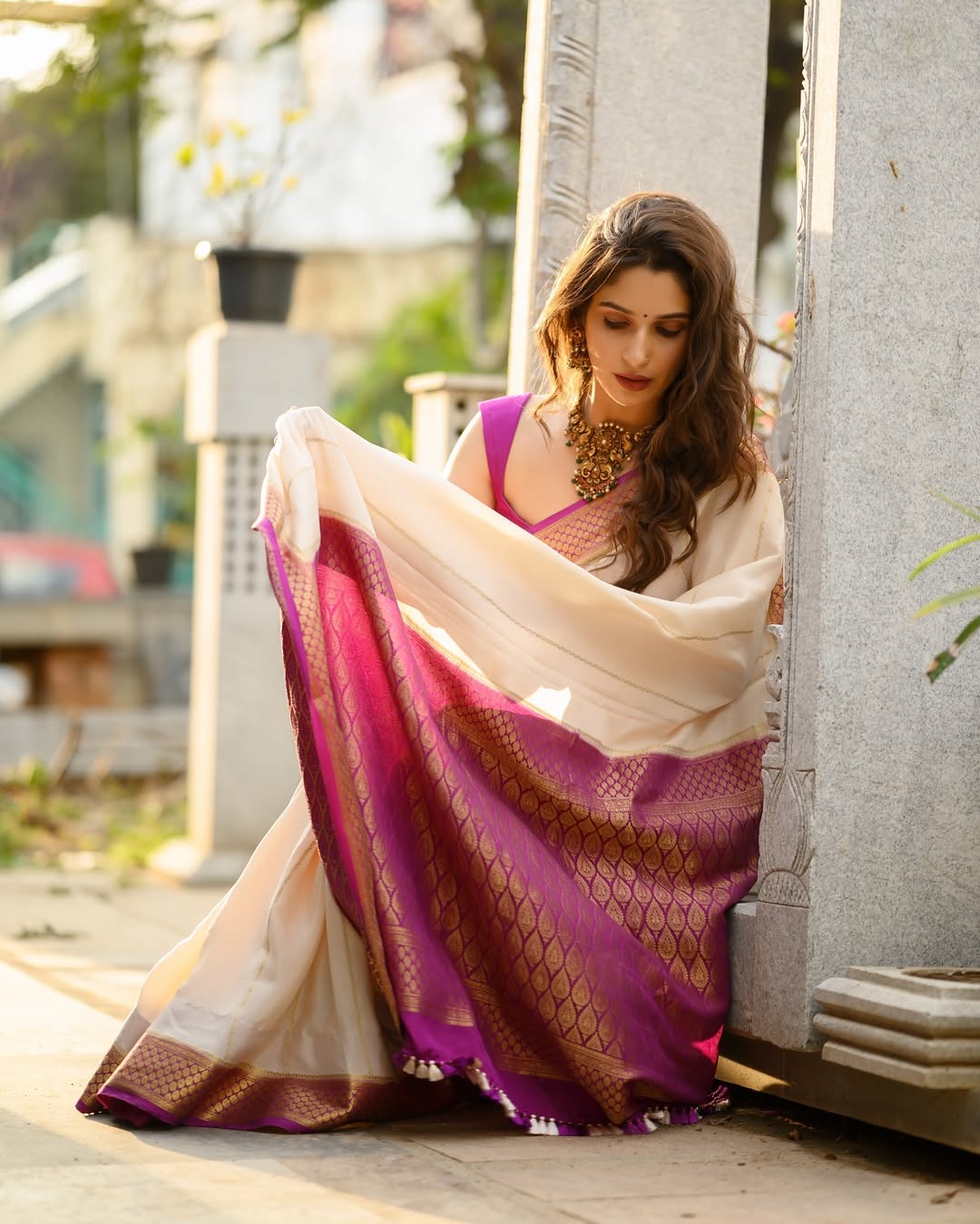 Redolent Beige Soft Silk Saree With Devastating Blouse Piece