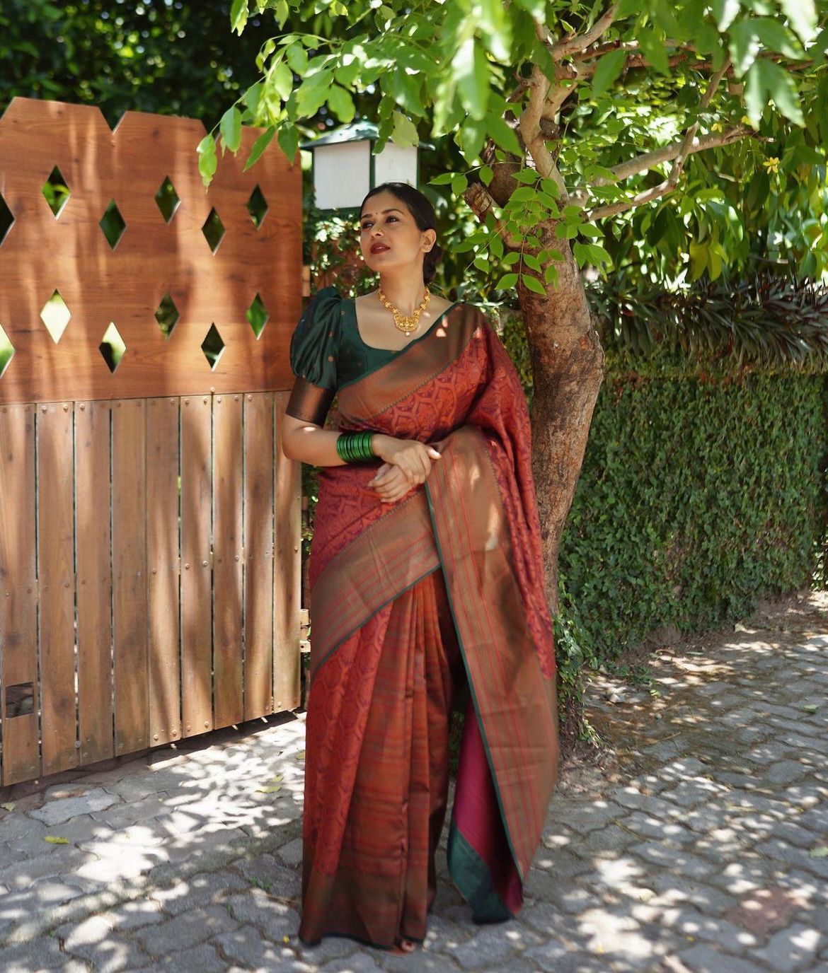 Exuberant Maroon Soft Silk Saree With Extraordinary Blouse Piece