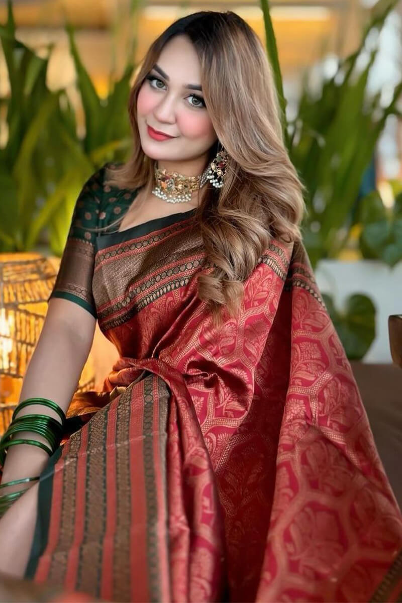 Trendy Maroon Soft Silk Saree With Flamboyant Blouse Piece