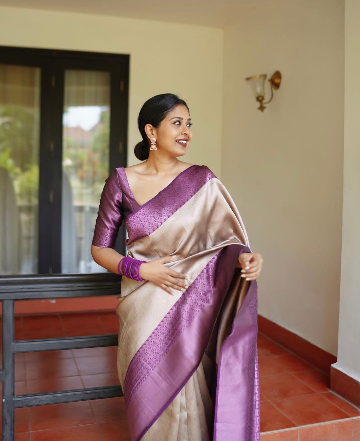 Brood Beige Soft Silk Saree With Effervescent Blouse Piece