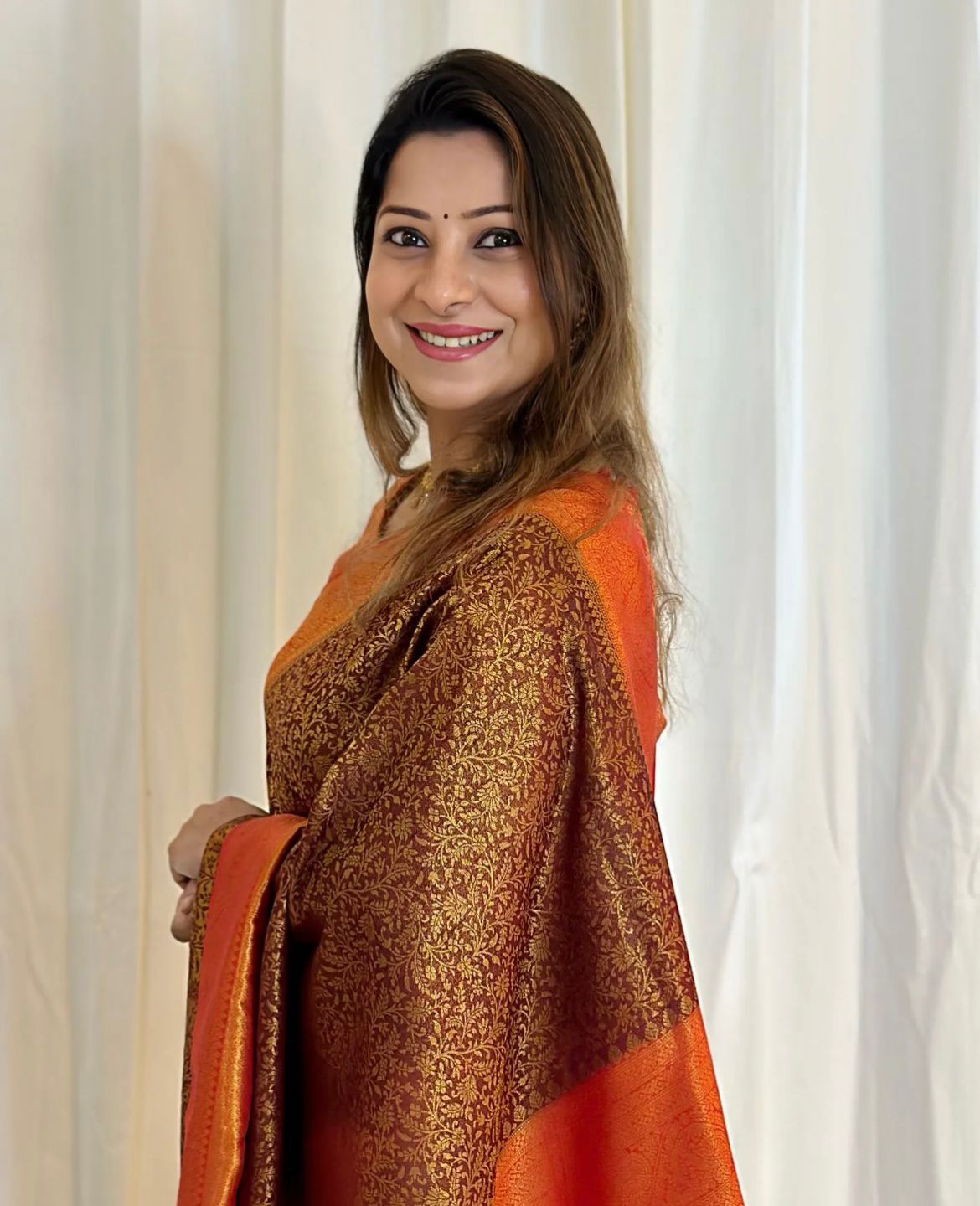 Tantalizing Brown Soft Silk Saree With Wonderful Blouse Piece