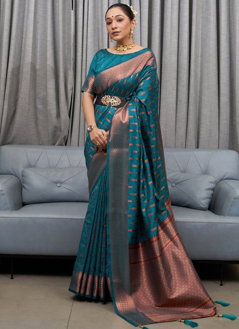 Twirling Rama Soft Silk Saree With Admirable Blouse Piece