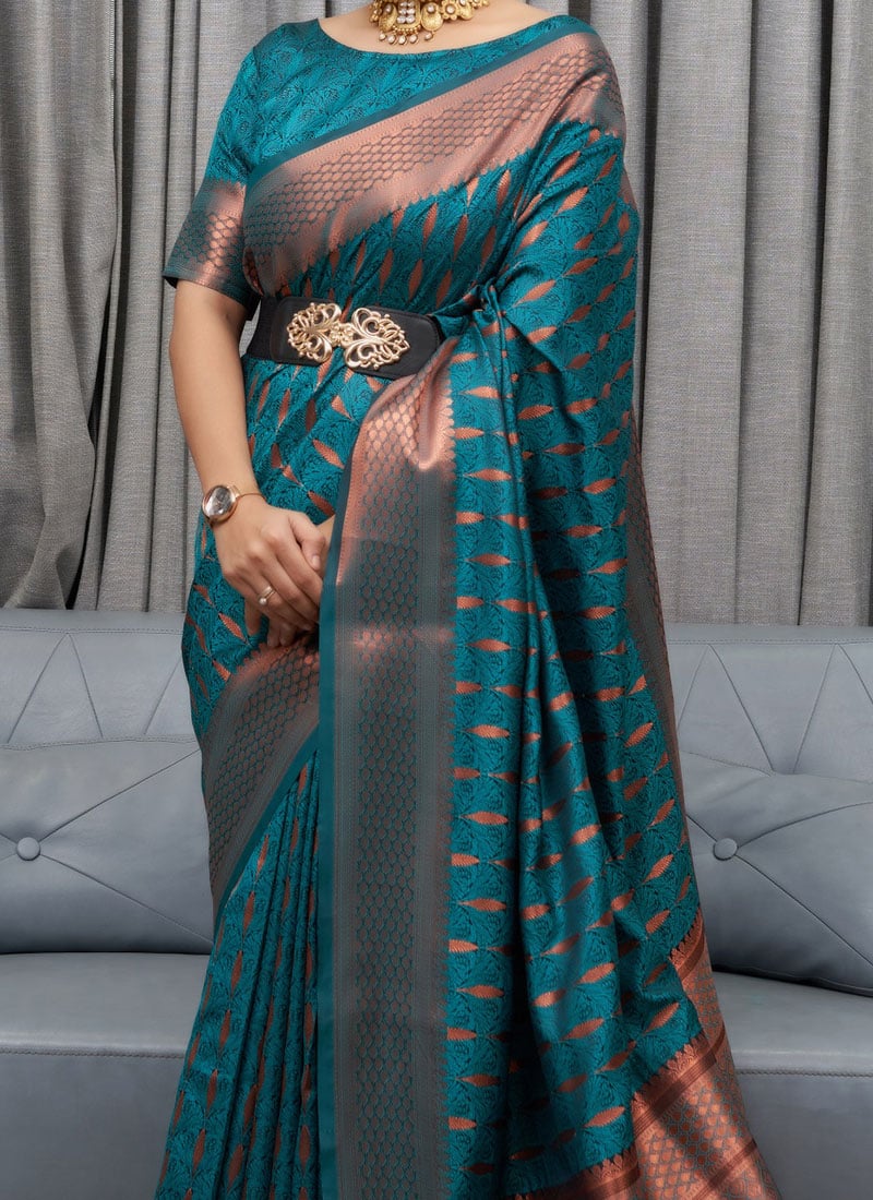 Twirling Rama Soft Silk Saree With Admirable Blouse Piece