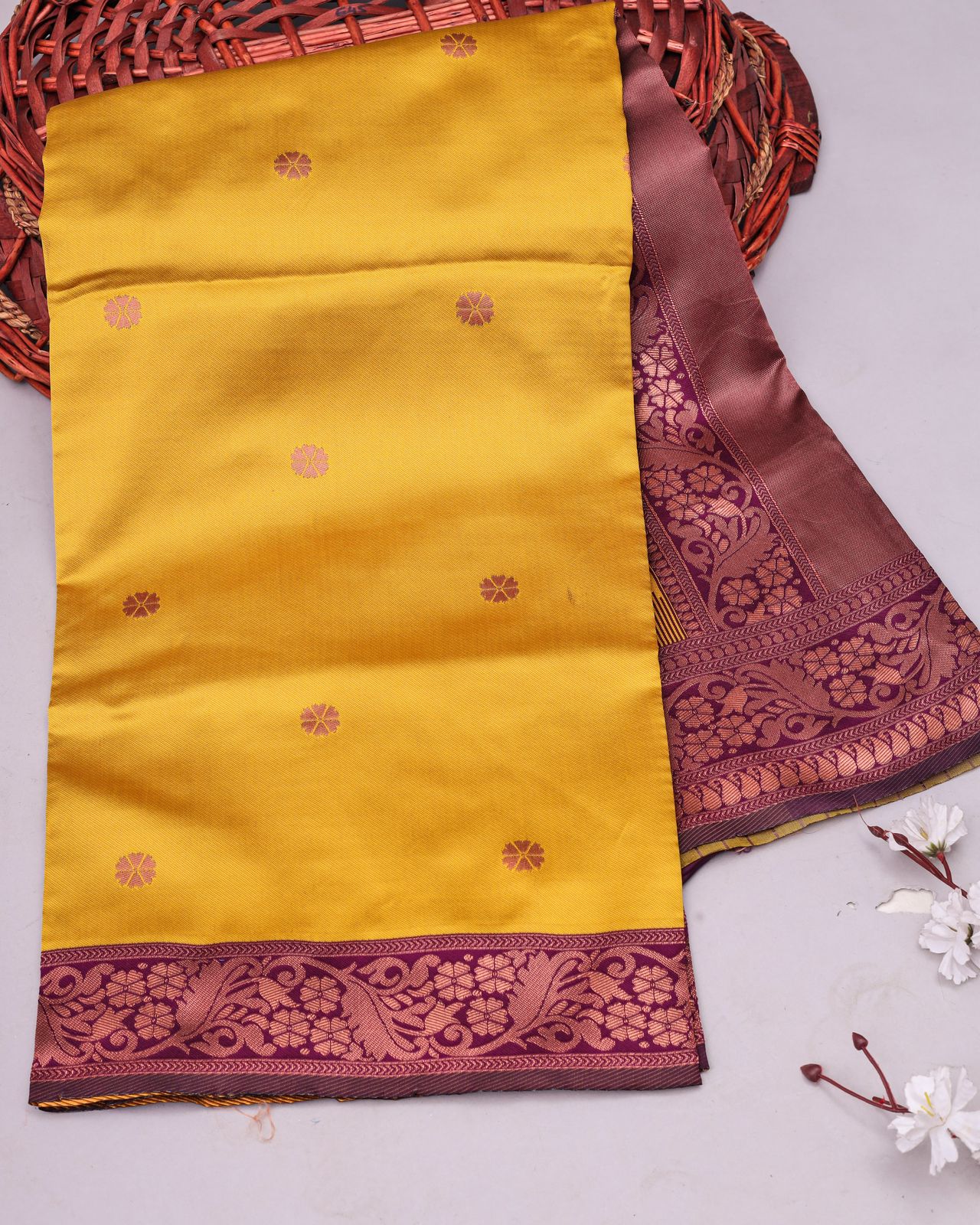 Mellifluous Yellow Soft Silk Saree With Twirling Blouse Piece