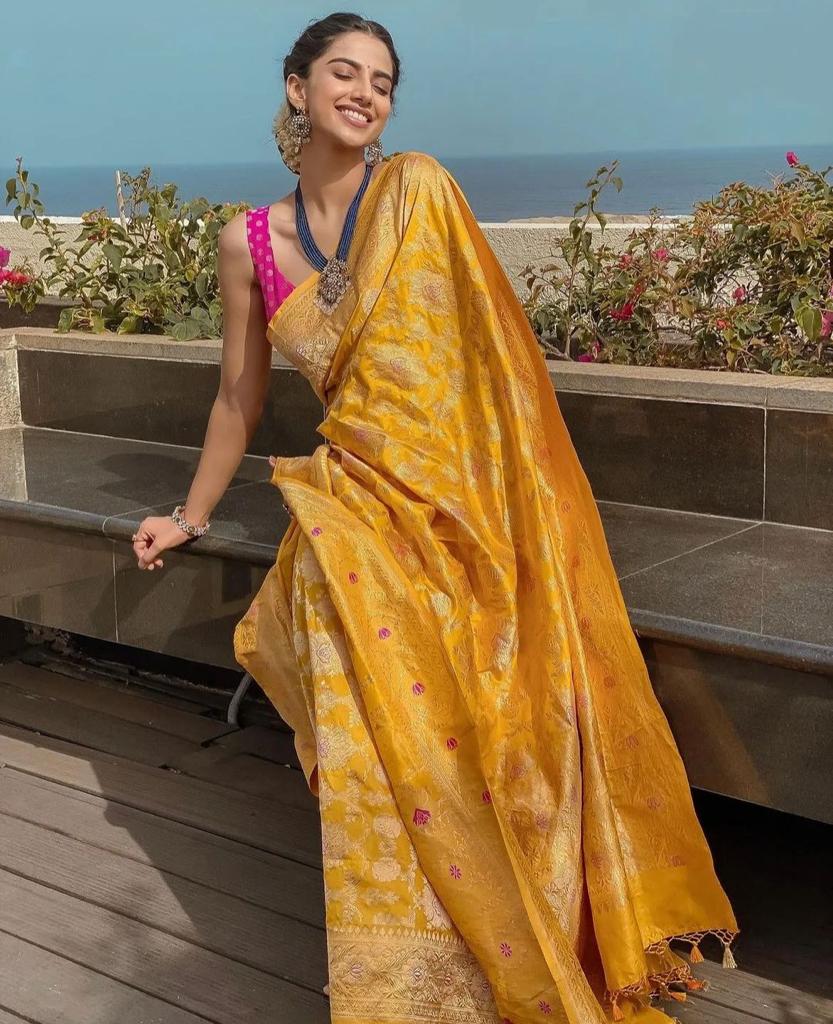 Sensational Yellow Soft Silk Saree With Entrancing Blouse Piece