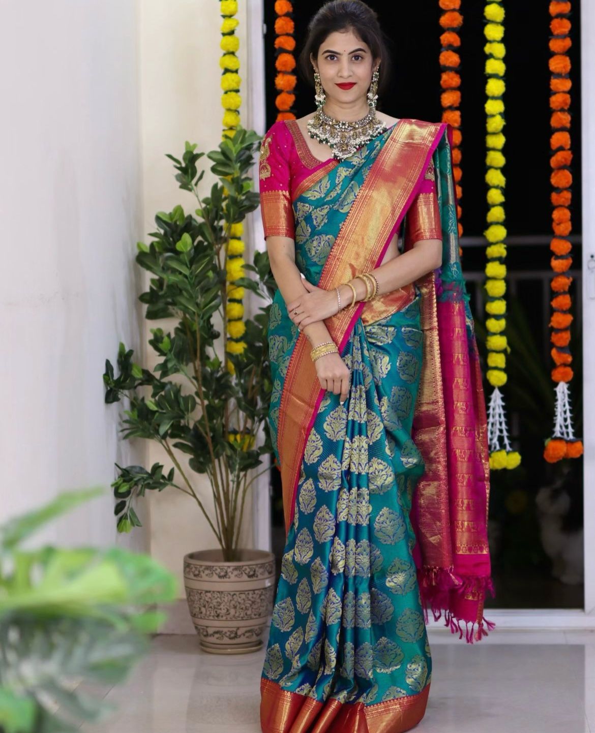 Entrancing Rama Soft Silk Saree With Phenomenal Blouse Piece