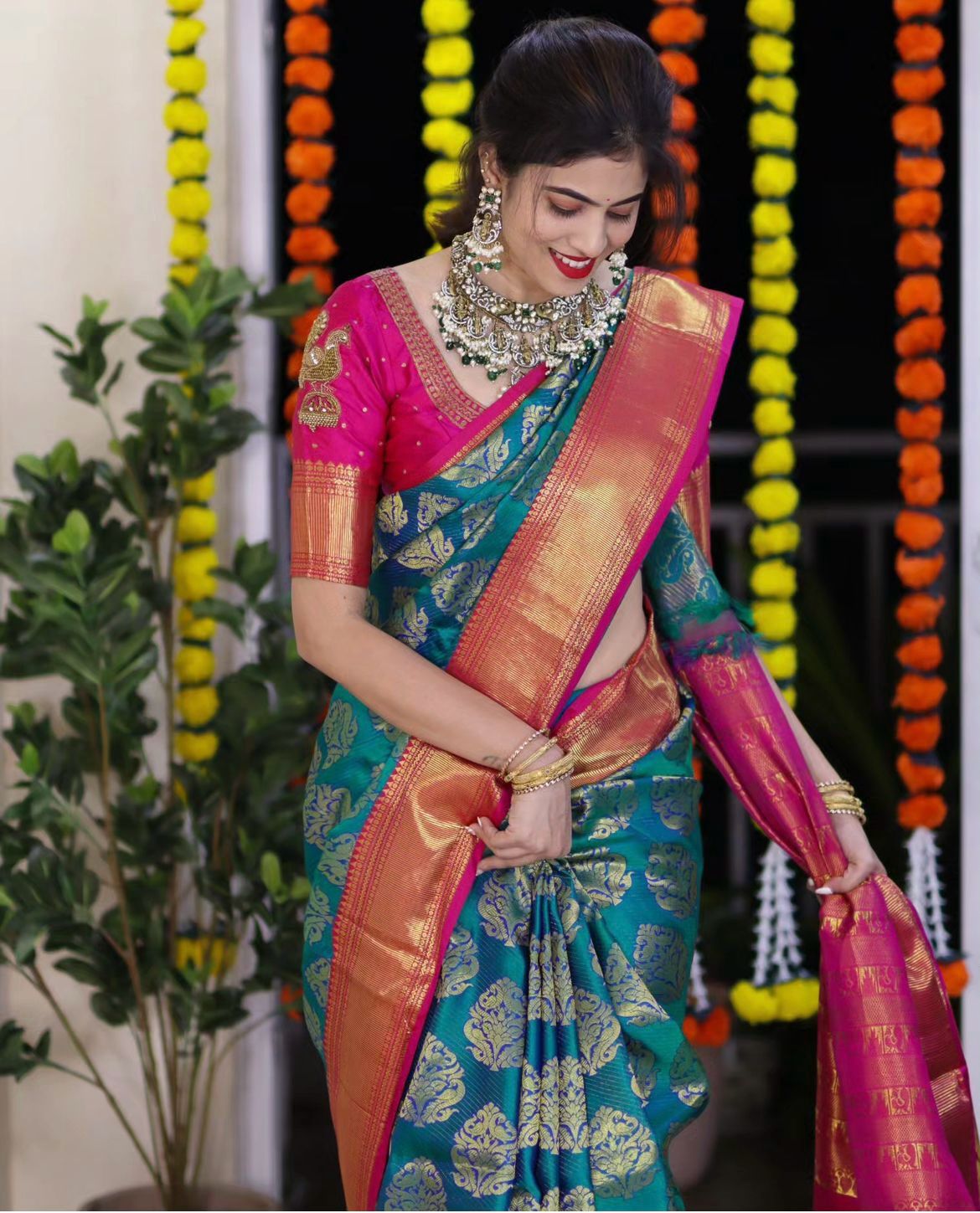 Entrancing Rama Soft Silk Saree With Phenomenal Blouse Piece