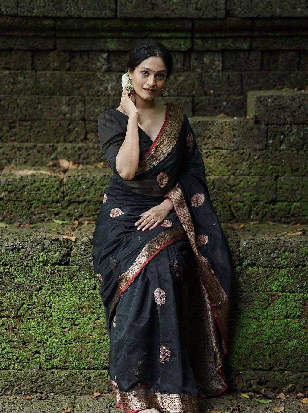 Intricate Black Soft Silk Saree With Groovy Blouse Piece