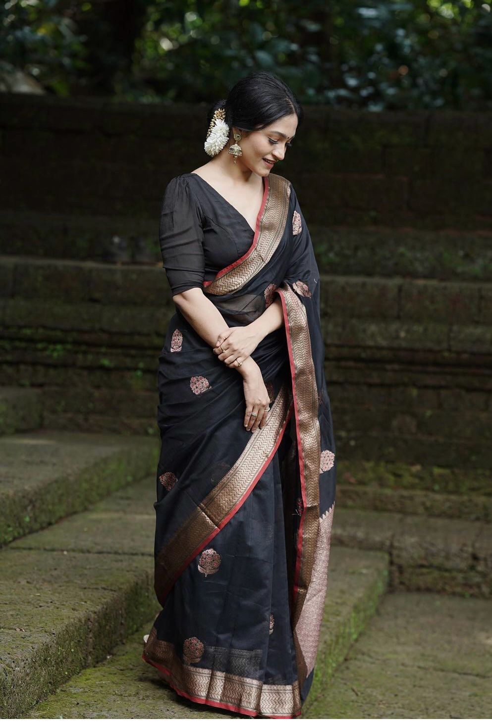 Intricate Black Soft Silk Saree With Groovy Blouse Piece