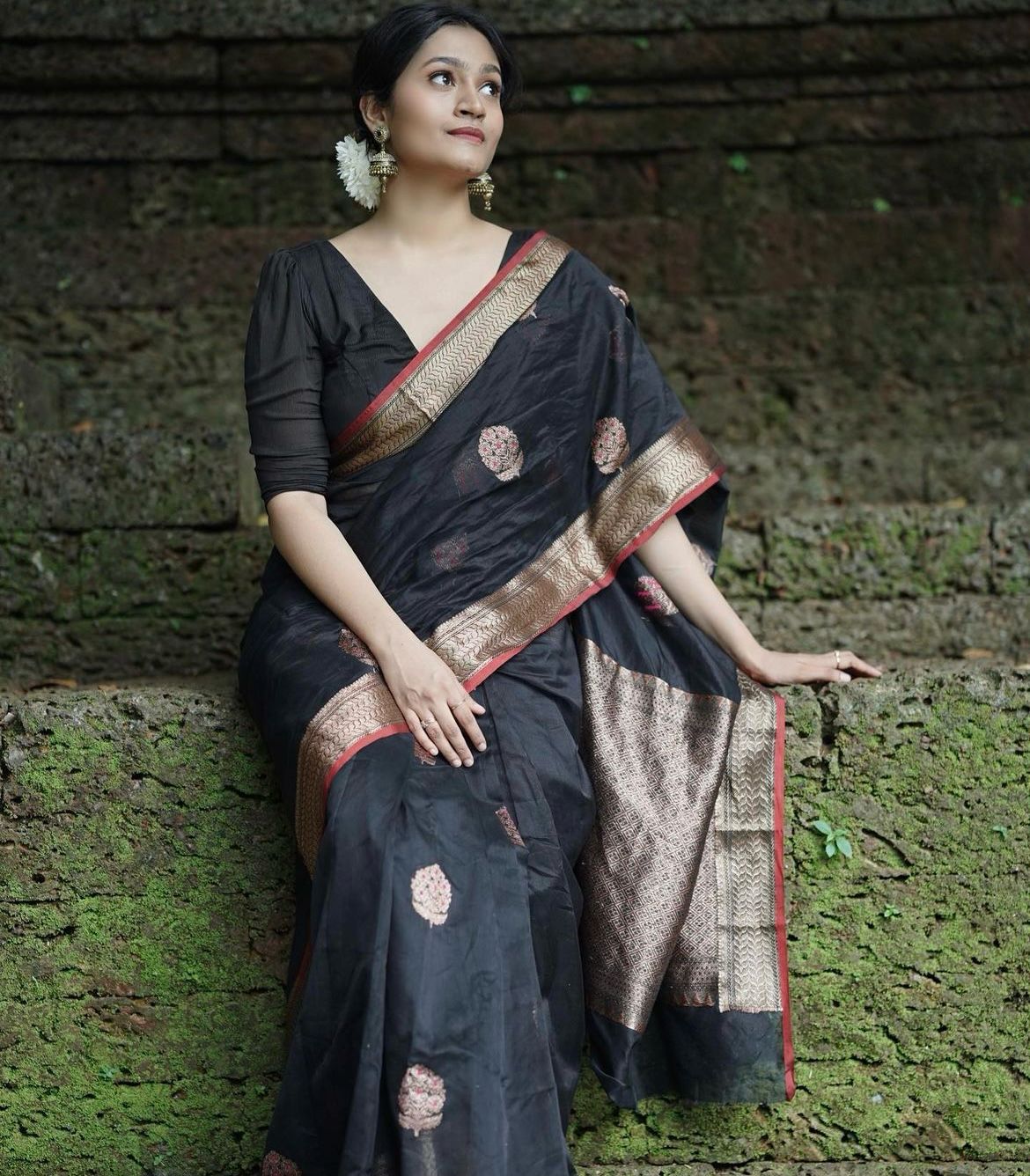 Intricate Black Soft Silk Saree With Groovy Blouse Piece