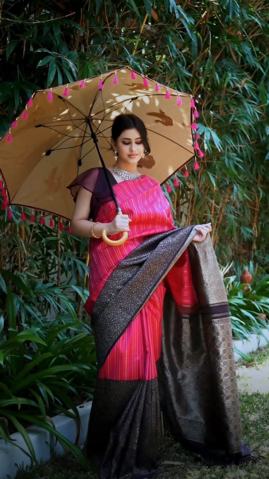 Glorious Dark Pink Soft Silk Saree With Prominent Blouse Piece