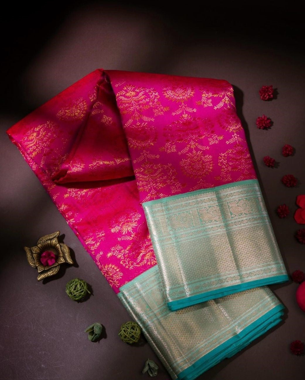 Sonorous Dark Pink Soft Silk Saree With Verdant Blouse Piece