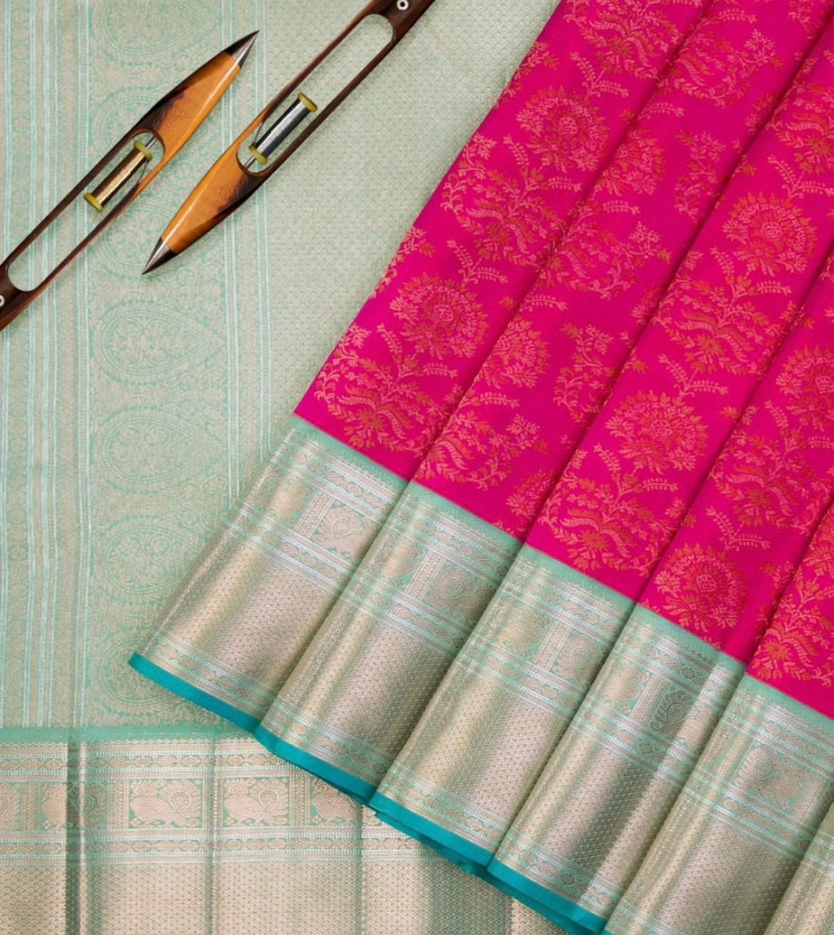 Sonorous Dark Pink Soft Silk Saree With Verdant Blouse Piece