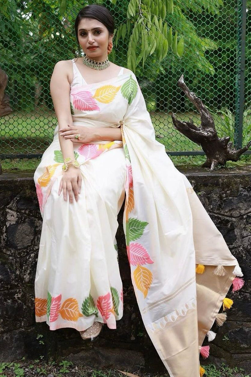 Enchanting White Soft Silk Saree With Efflorescence Blouse Piece