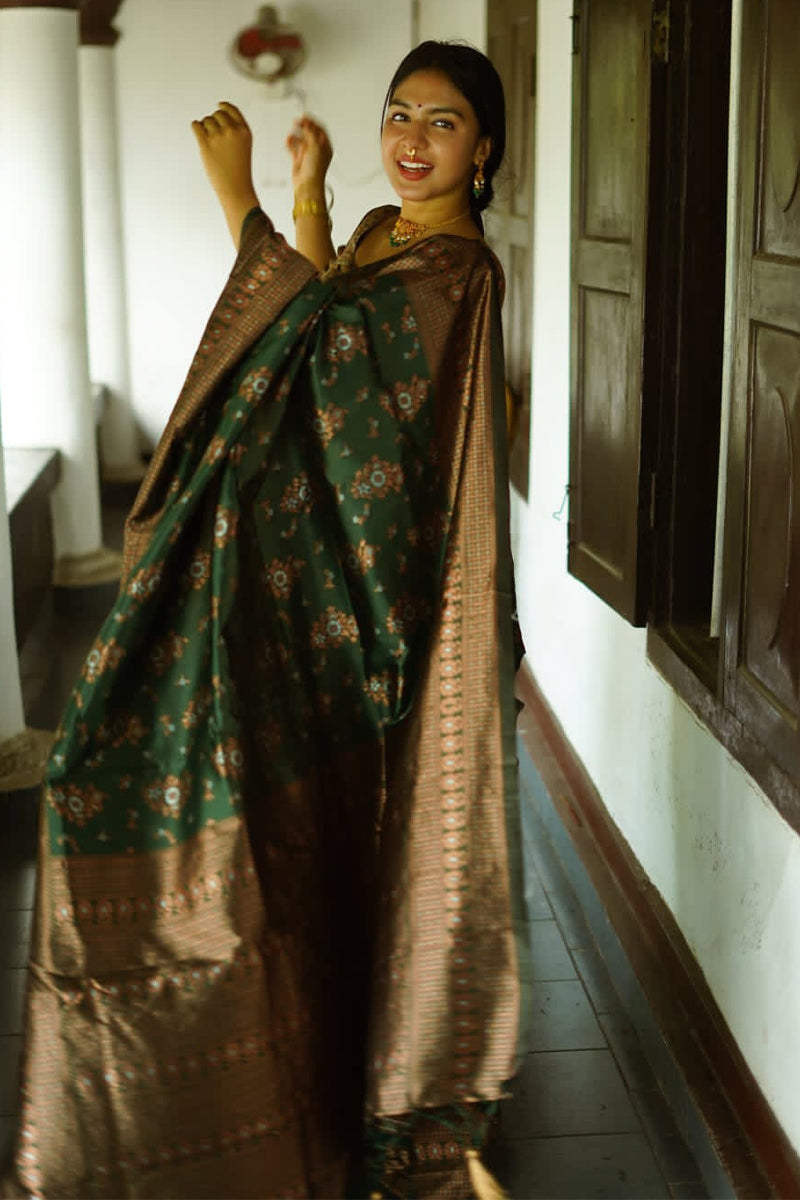 Surreptitious Green Soft Silk Saree With Vestigial Blouse Piece