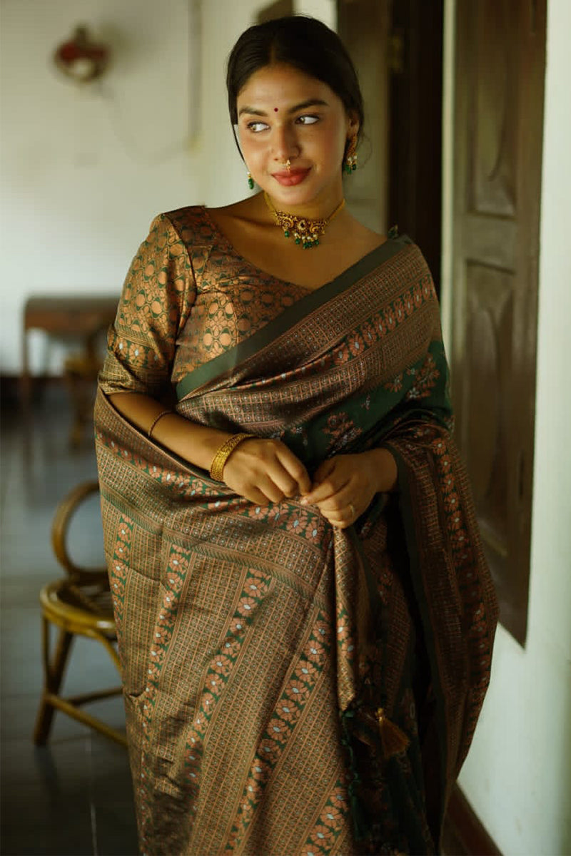 Surreptitious Green Soft Silk Saree With Vestigial Blouse Piece