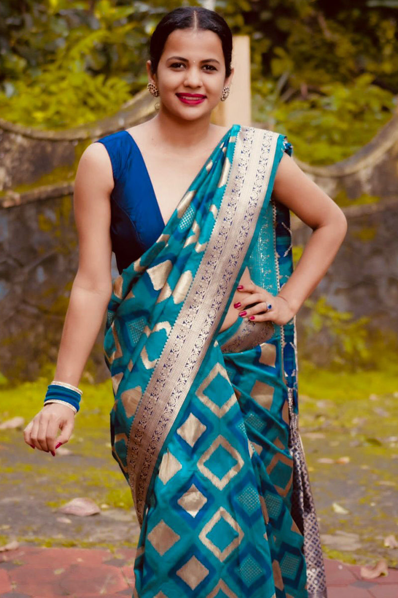 Scintillating Firozi Soft Silk Saree With Groovy Blouse Piece