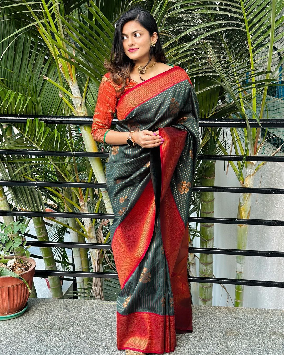 Dissemble Dark Green Soft Silk Saree With Blooming Blouse Piece