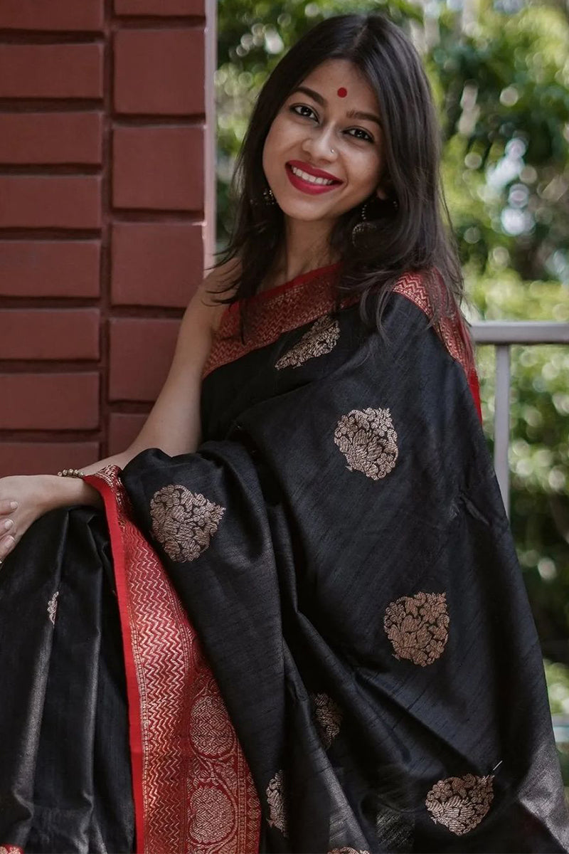 Eloquence Black Soft Silk Saree With Innovative Blouse Piece