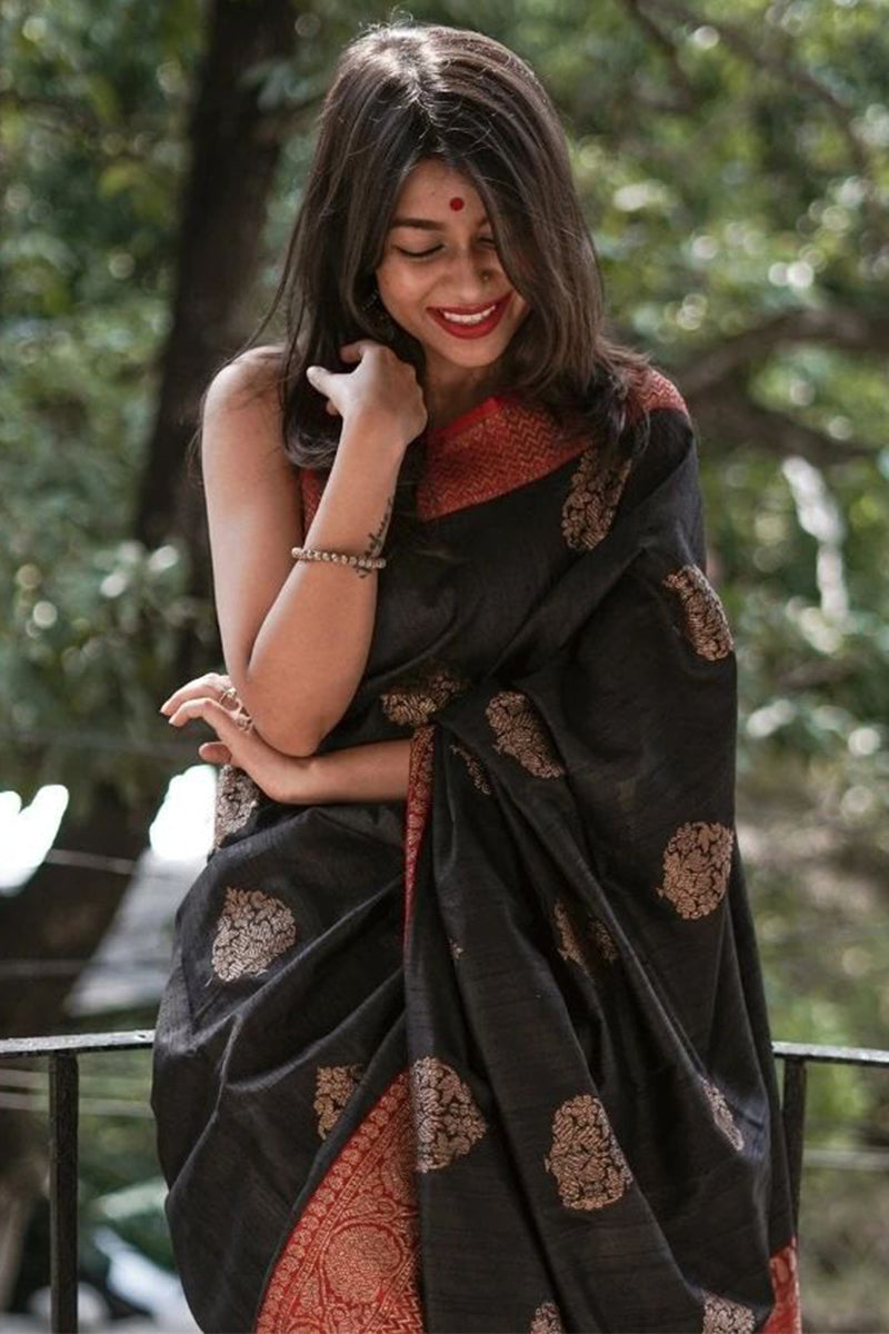 Eloquence Black Soft Silk Saree With Innovative Blouse Piece