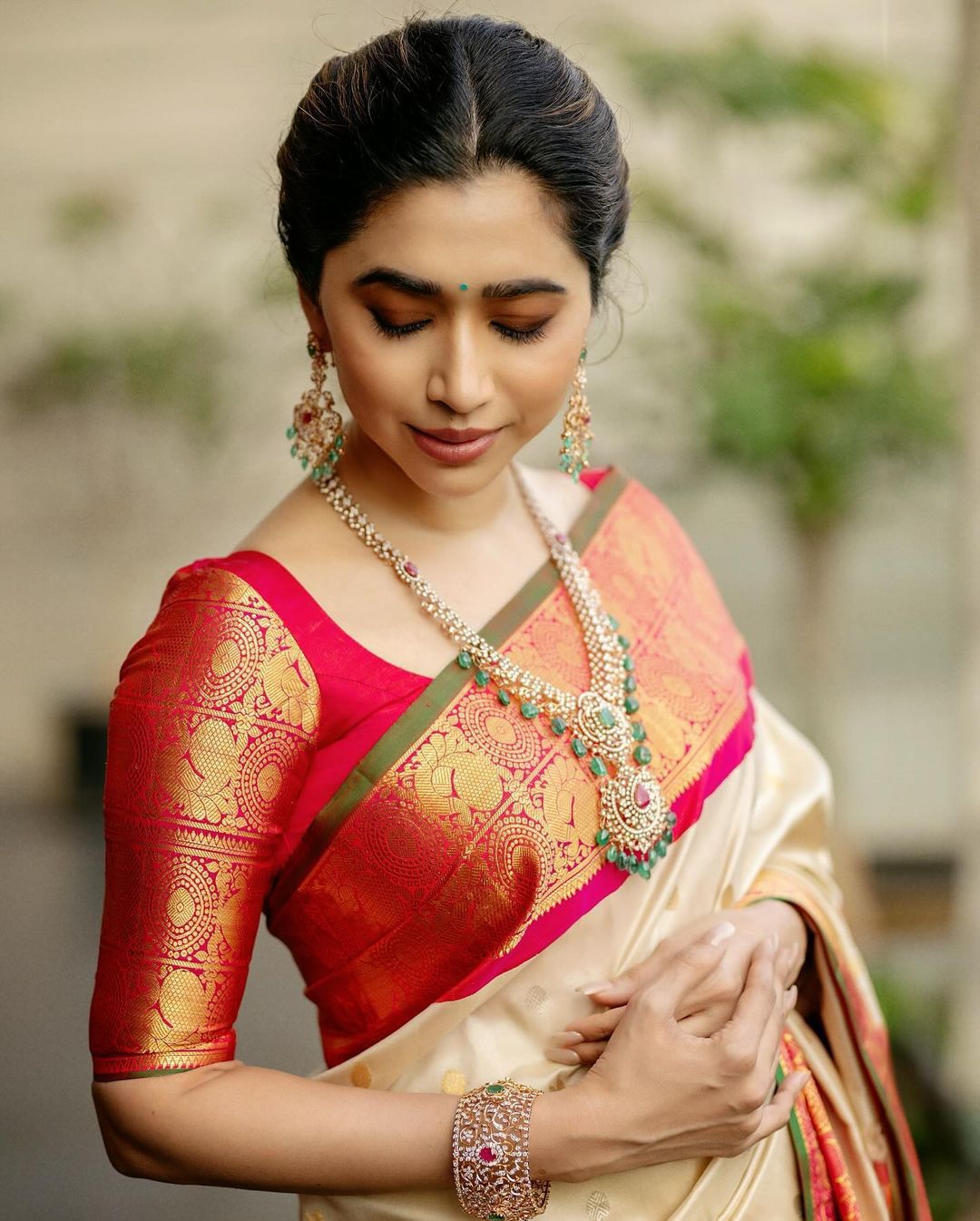 Stunning Beige Soft Silk Saree With Outstanding Blouse Piece