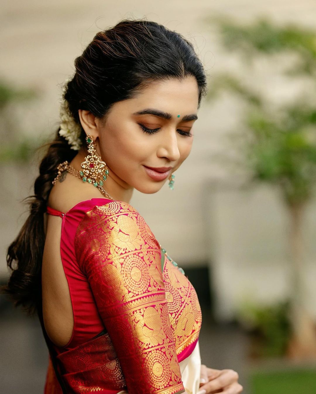 Stunning Beige Soft Silk Saree With Outstanding Blouse Piece