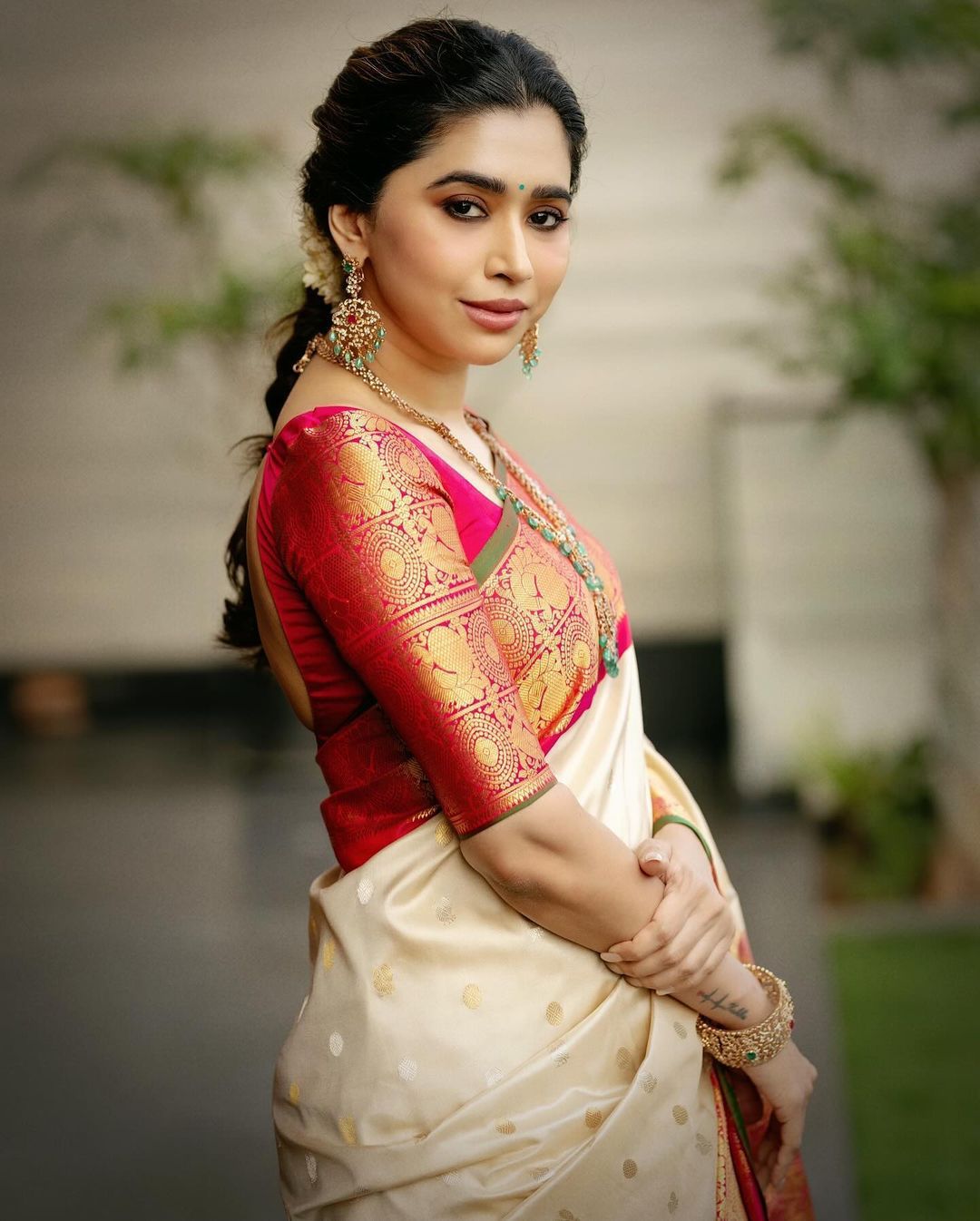 Stunning Beige Soft Silk Saree With Outstanding Blouse Piece