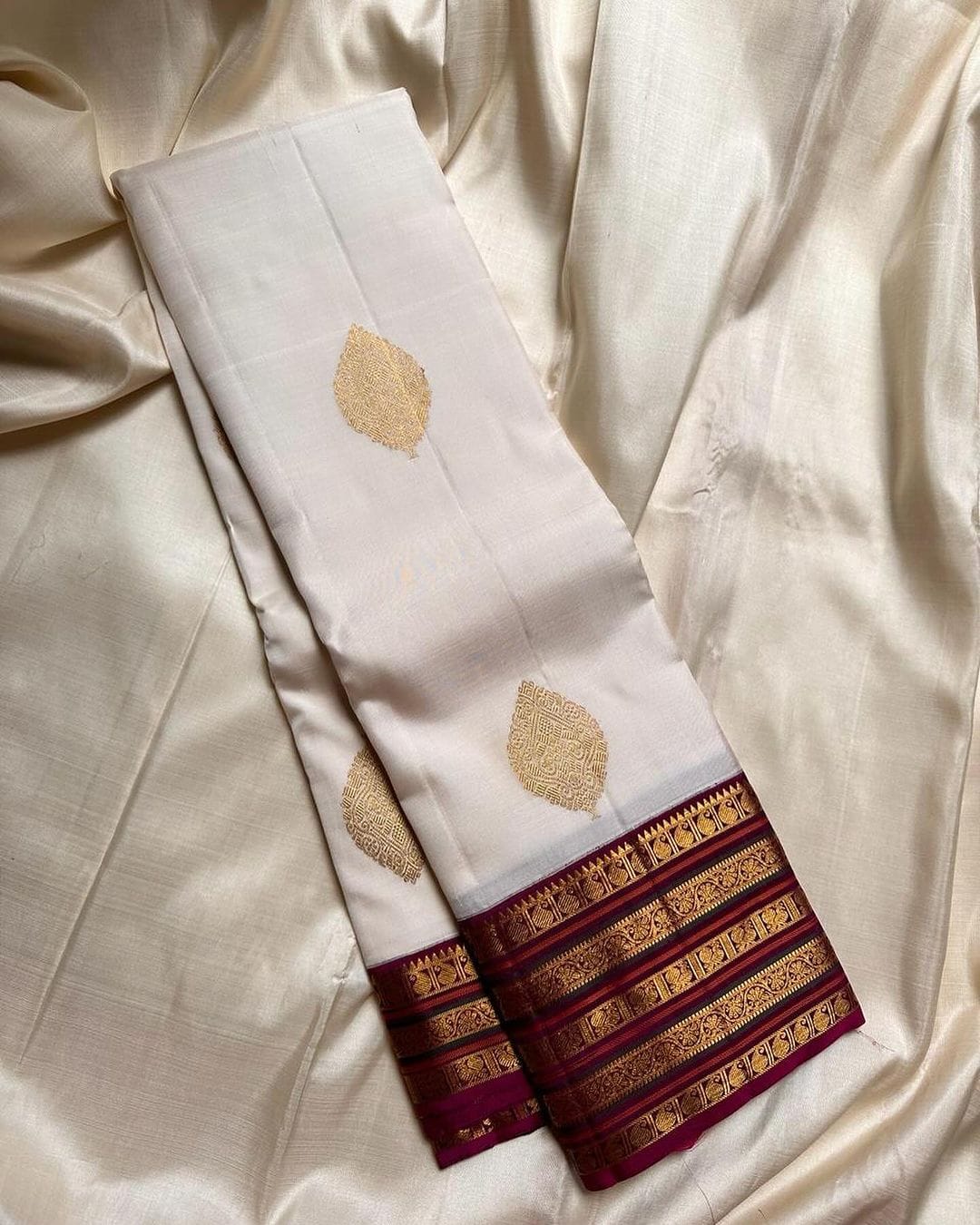 Demanding Off White Soft Silk Saree With Enamoring Blouse Piece