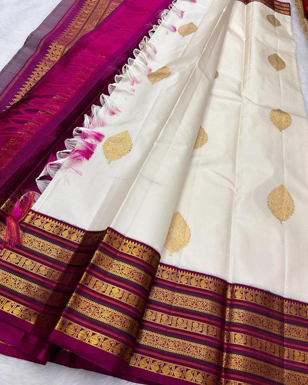 Demanding Off White Soft Silk Saree With Enamoring Blouse Piece