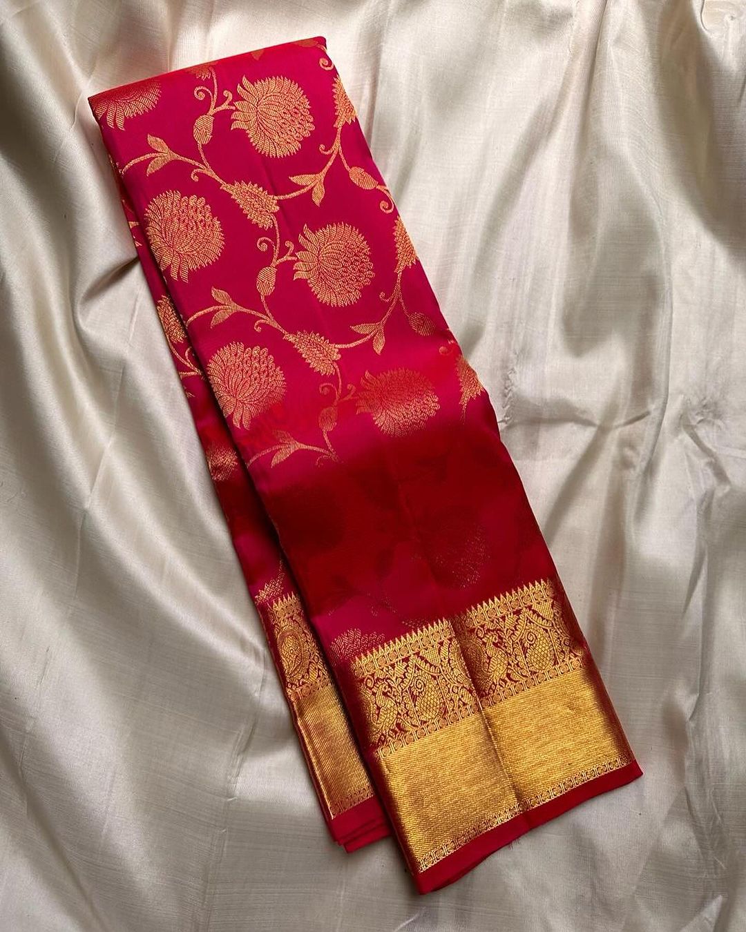 Cynosure Red Soft Banarasi Silk Saree With Woebegone Blouse Piece