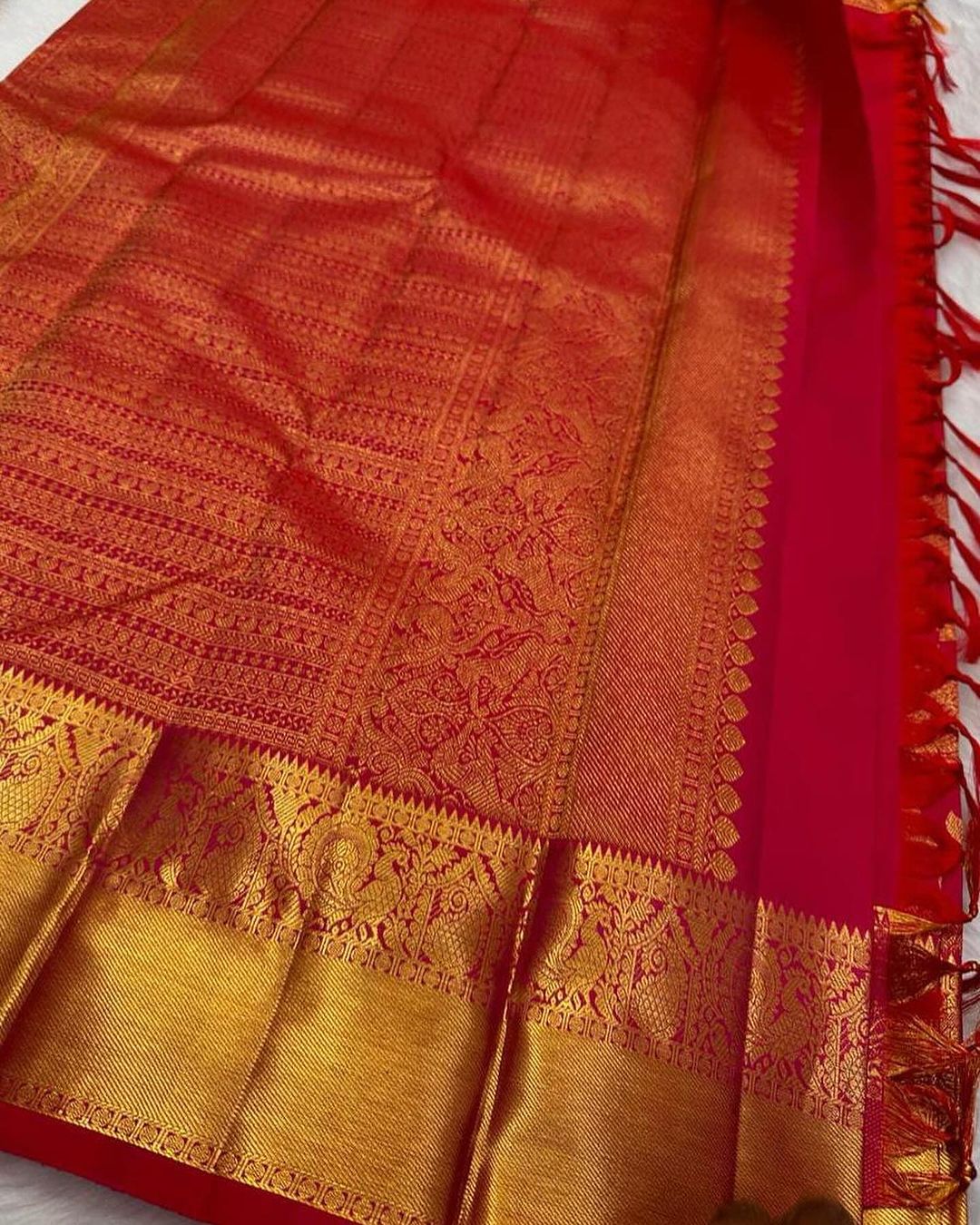 Cynosure Red Soft Banarasi Silk Saree With Woebegone Blouse Piece