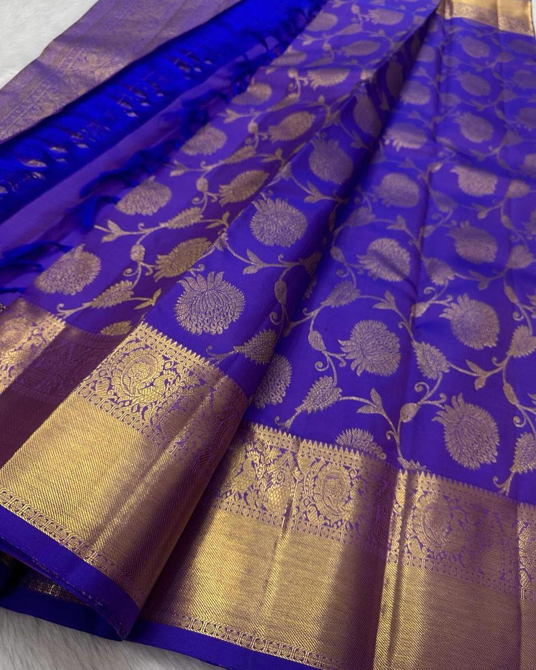 Gratifying Royal Blue Soft Banarasi Silk Saree With Propinquity Blouse Piece