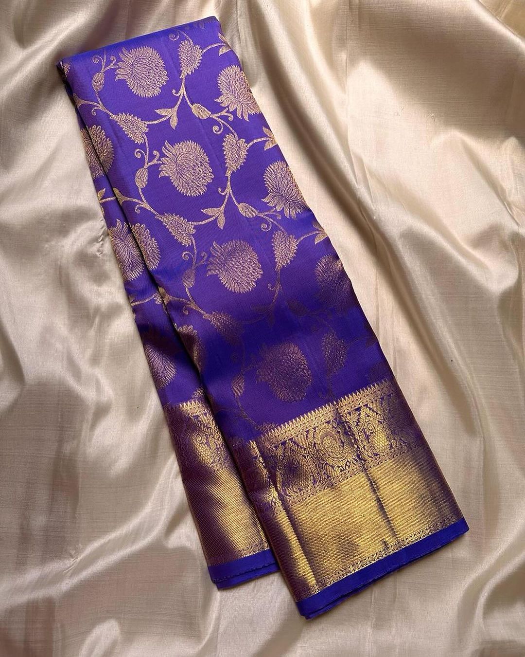 Gratifying Royal Blue Soft Banarasi Silk Saree With Propinquity Blouse Piece