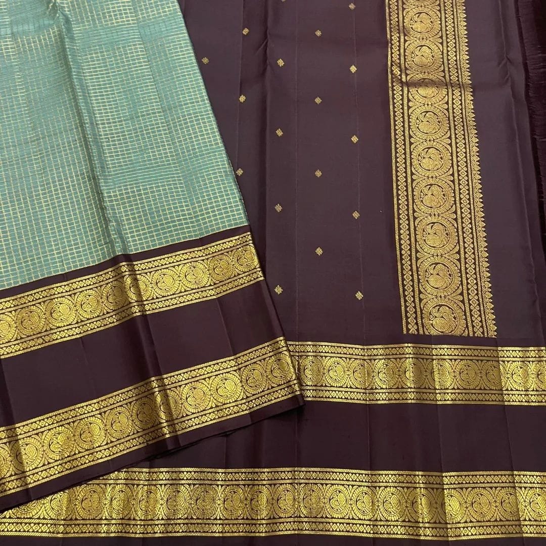 Effervescent Firozi Soft Silk Saree With Vestigial Blouse Piece