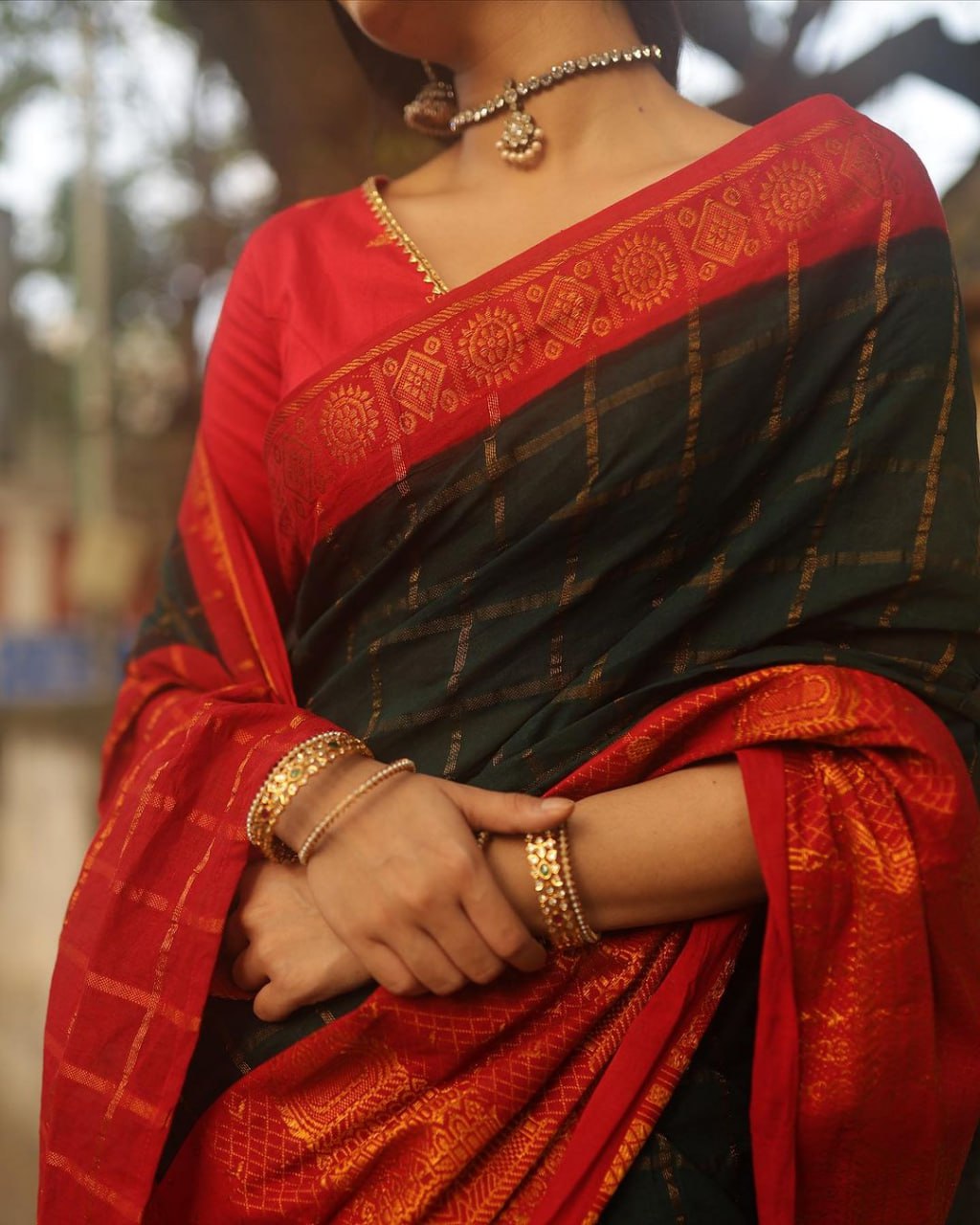 Surpassing Dark Green Soft Silk Saree With Sonorous Blouse Piece