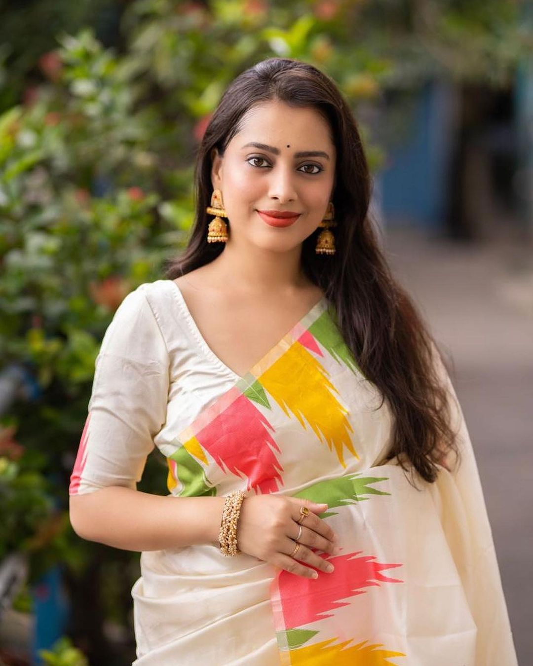 Staggering Off White Soft Silk Saree With Dazzling Blouse Piece