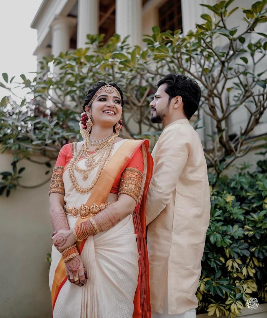 Lustrous Off White Soft Silk Saree With Enamoring Blouse Piece